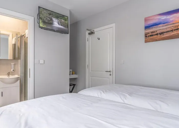 Burrows Lodge, 5 Tramore